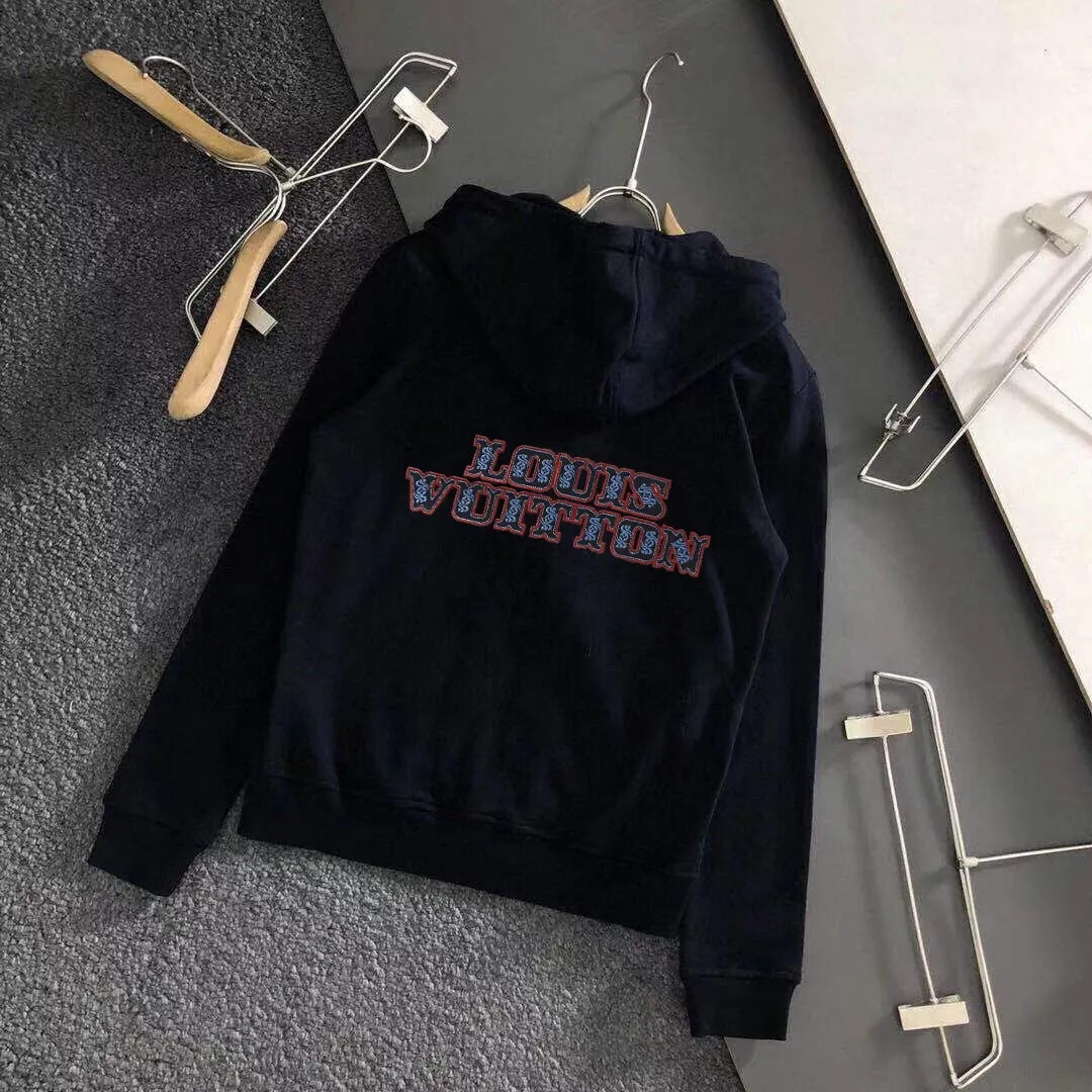 🅿️420 [LV Louis Vuitton] (Fat Man Gospel) hot-selling suit is coming. Focus on the original version of the official website. 2025 new hot-selling cardigan sweater suit. The original order is the best. 🇭🇰The meticulous work of top designers is dedicated to a fitting and perfect upper body effect. All-natural high-quality Roman cotton 100%, close-fitting comfort, noble and elegant! Original hardware embodies elegance and nobility! Counter size: M-5XL (maximum wear up to 220 pounds)